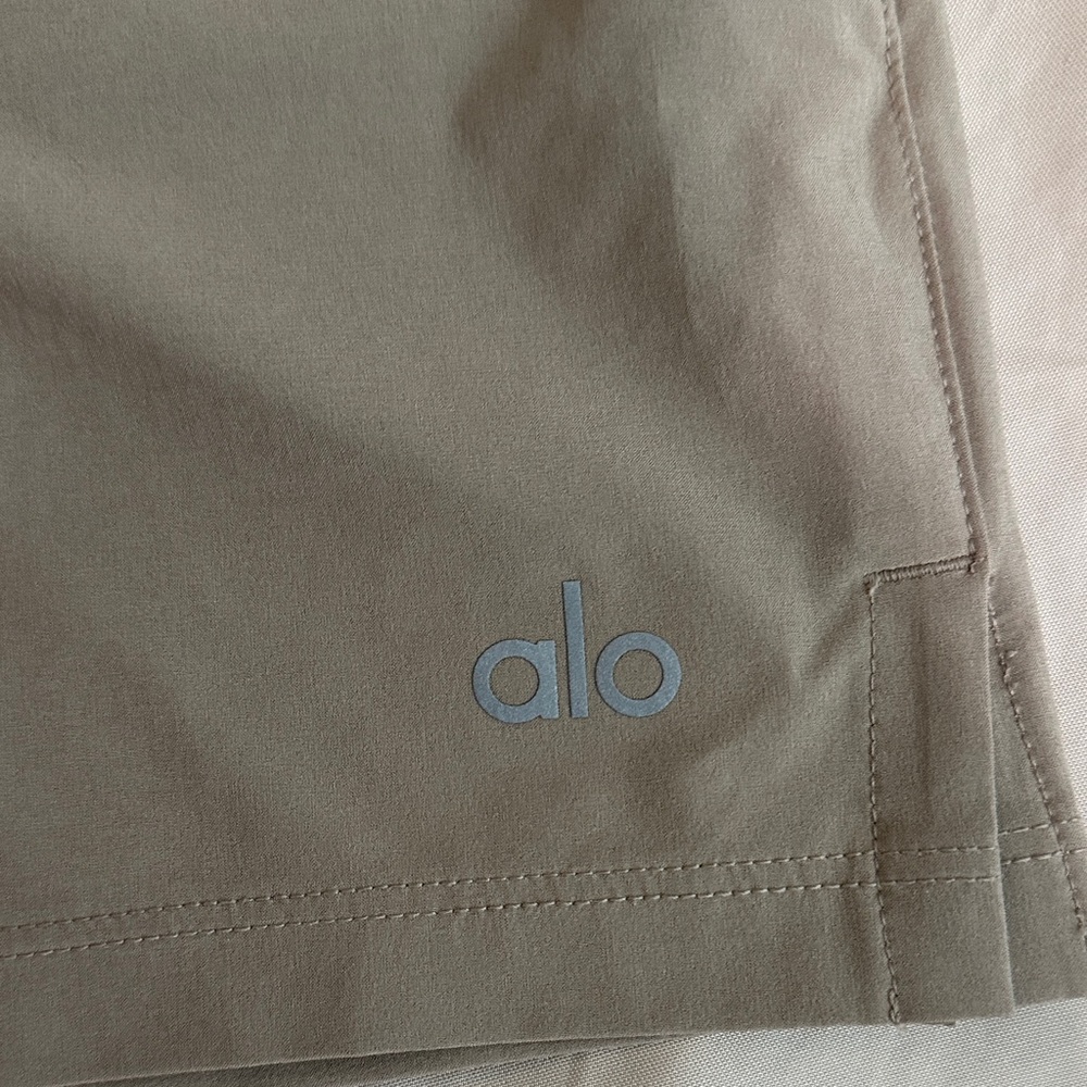 ALO Yoga Taupe Athletic Shorts Men’s SZ Small - Picture 2 of 5